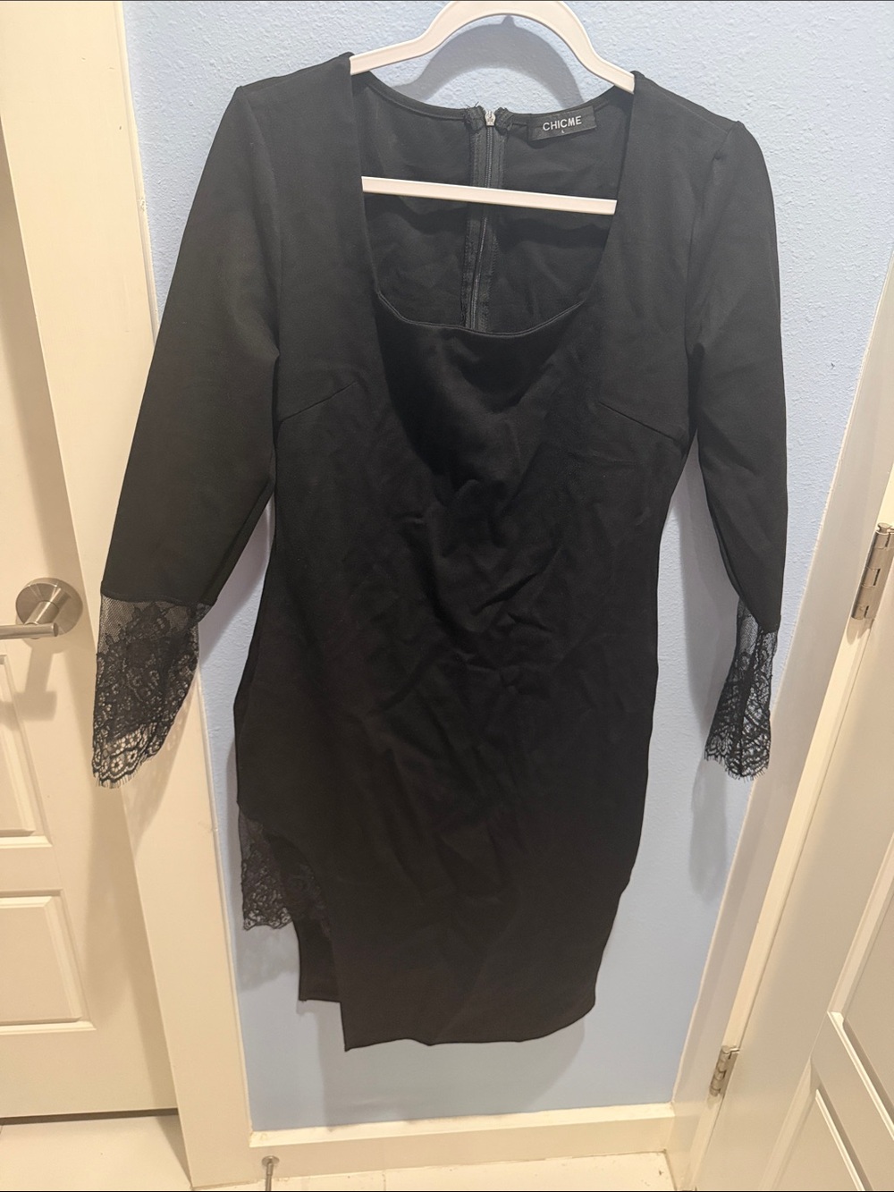 chic Black Lace-Sleeve Square Neck Bodycon Dress